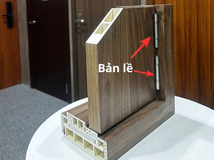 Bản lề cửa nhựa Composte